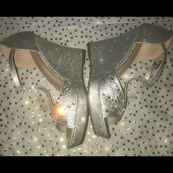 Stunning Sparkly Silver Highheels - Picture 4 of 6